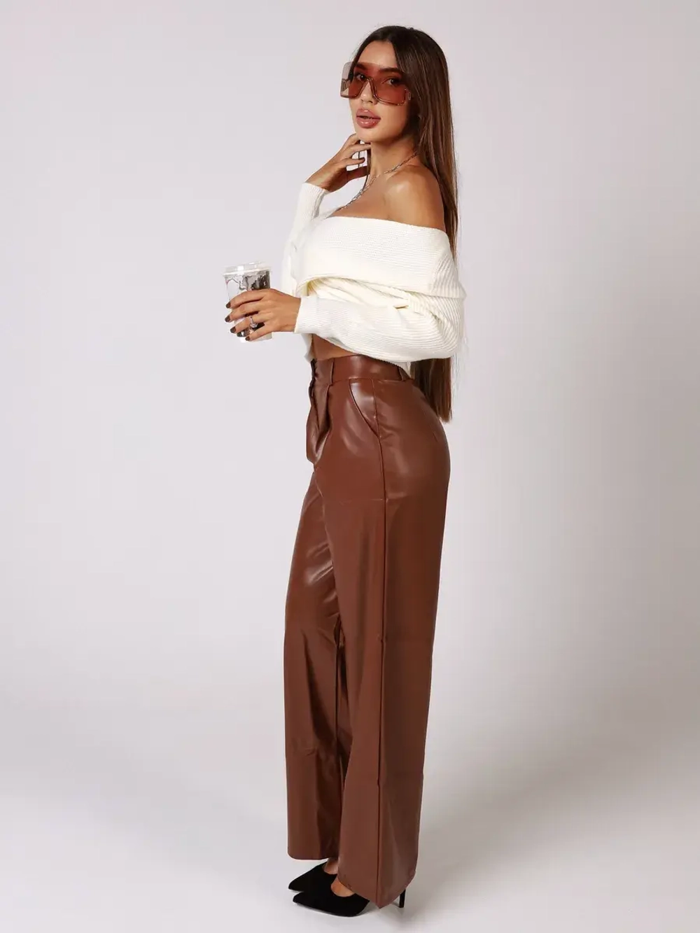 Свитер вязаный с открытыми плечами