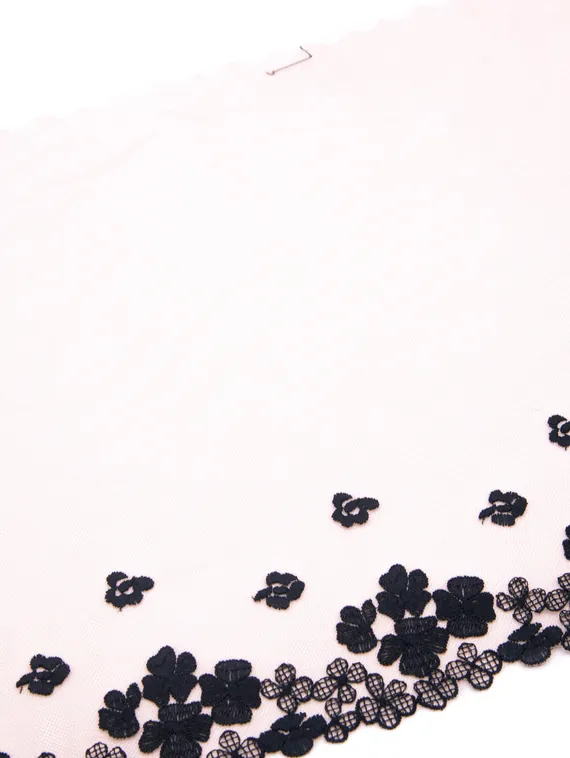 05-103 Вышивка на неэл. сетке 21 см, бежевый/черный