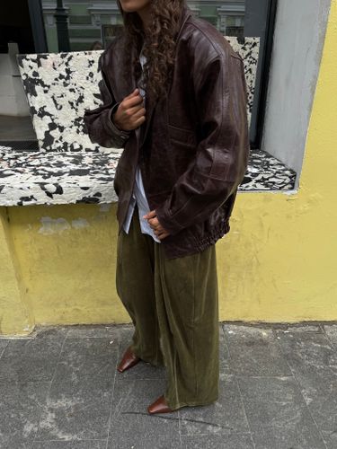 Зеленые спортивные брюки из велюра