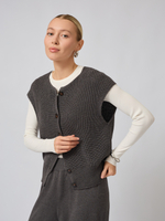 Жилет вязаный на пуговицах