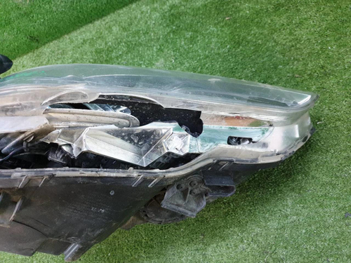 Битая Фара правая Genesis G70 (2017-2021) LED