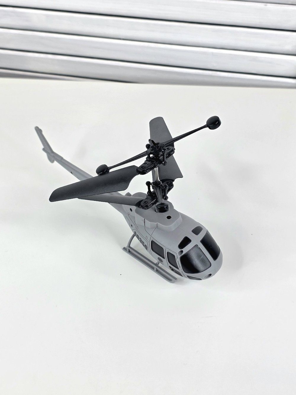 Игрушка Вертолет радиоуправляемый со световым эффектом (201709589)