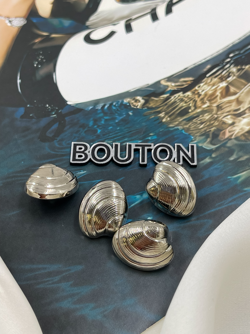 Пуговицы в форме ракушки серебристые