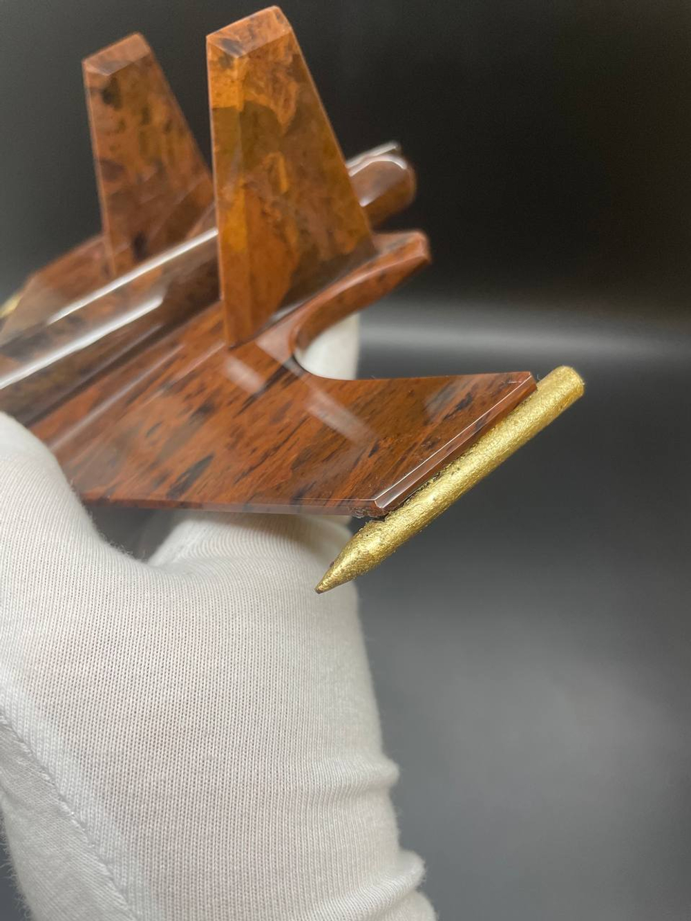 Истребитель из обсидиана в подарочной коробке