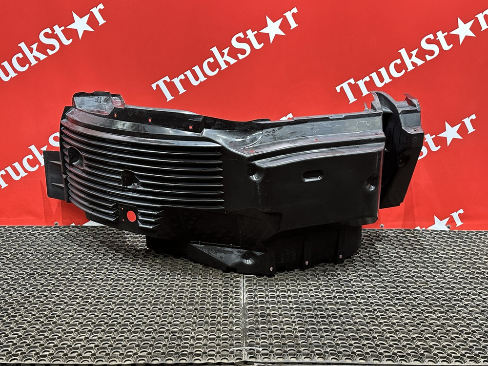 Крыло переднее правое передняя часть