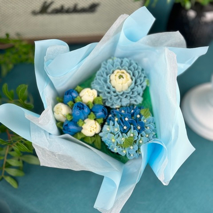 Букет из творожных капкейков: три вкуса в изумрудной палитре