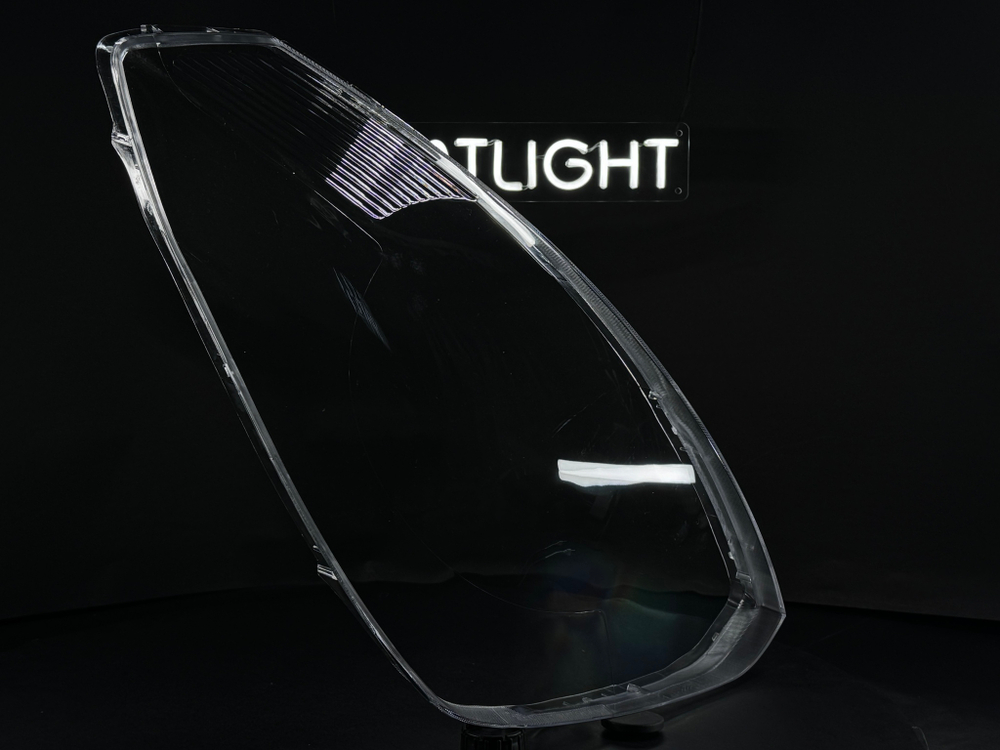 Правое стекло фары Hyundai H1 Grand Starex 2007-2019