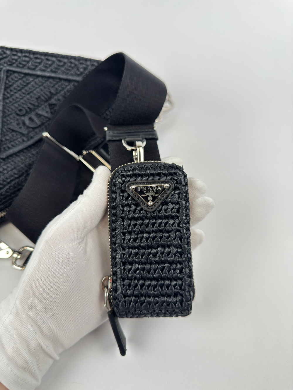 Сумка Prada Triangle crochet bag