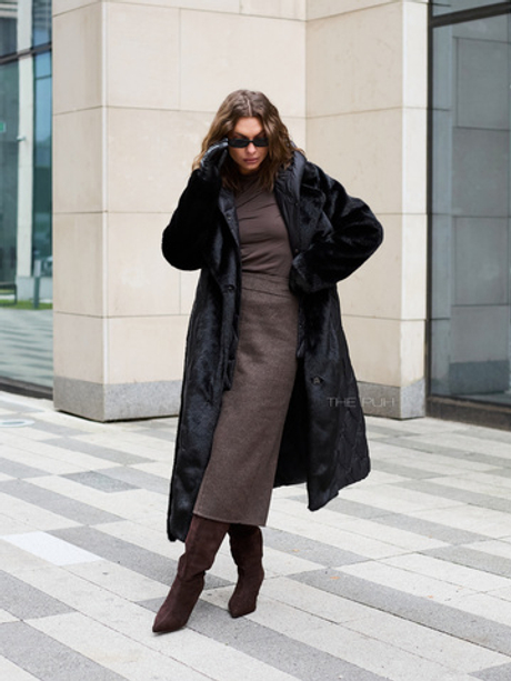 Черный комбинированный пуховик с капюшоном и поясом