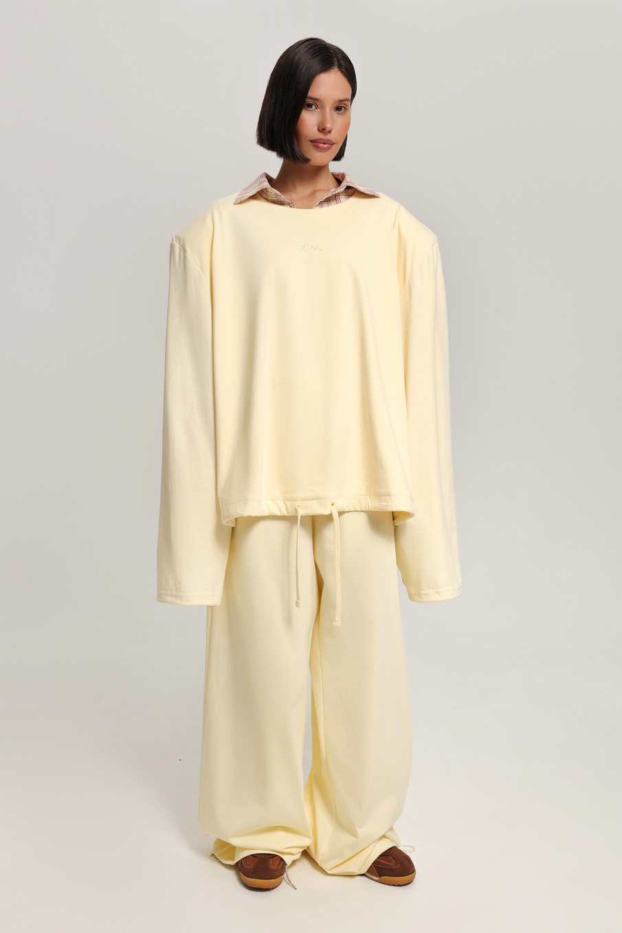 Свитшот с накладными подплечниками