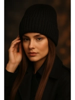 Шапка осенняя вязаная бини для прогулок и спорта