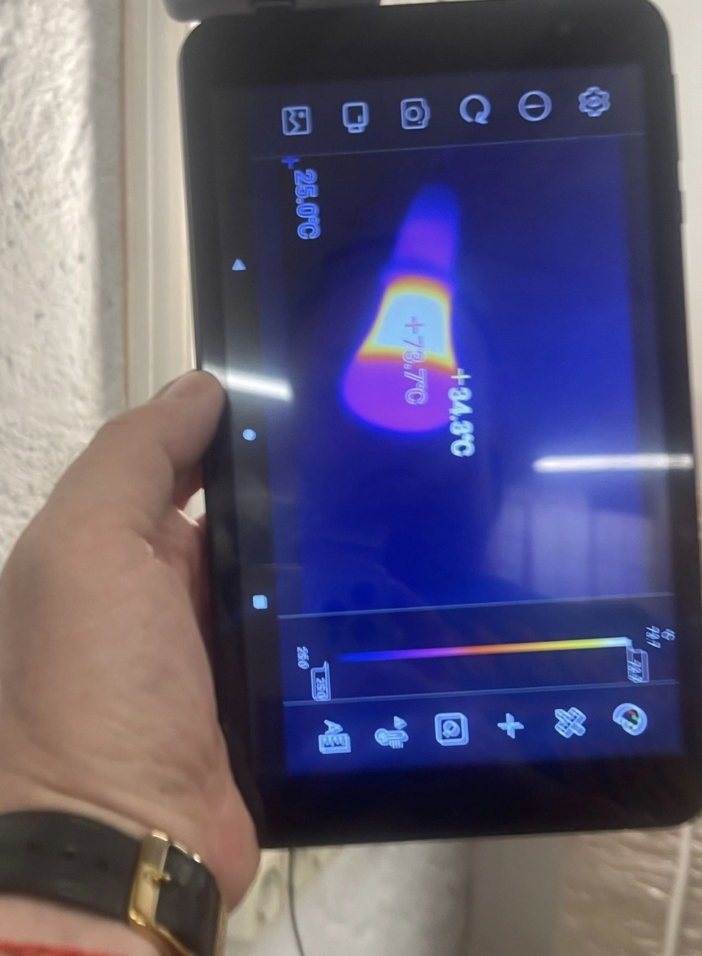Meizu LiPro лампа солнечного света 8W 3400К E27 CRI97 на фиолетовых светодиодах по технологии SunLike