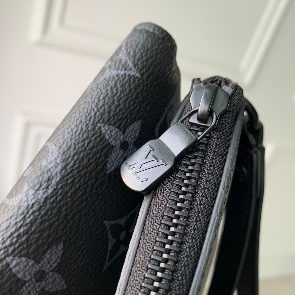 Louis Vuitton S Lock A4 Pouch