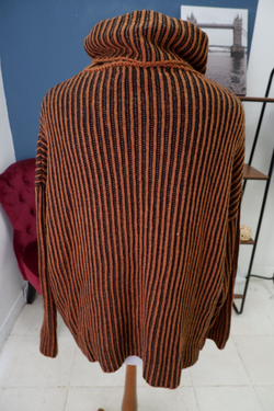 Свитер Zara стильного оттенка 44 размер