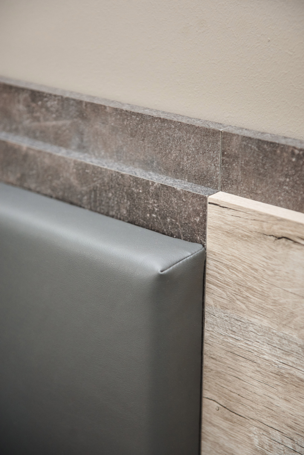 Кровать с настилом Клео Дуб Юкон/Ателье темное 1600