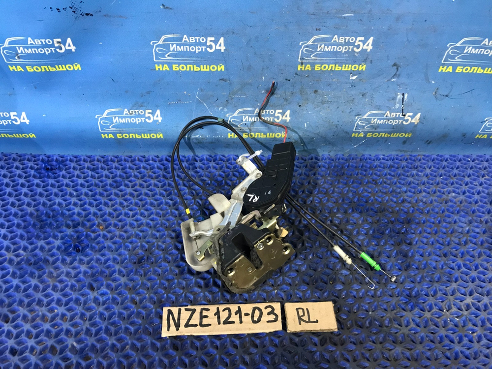 Замок двери задней левой TOYOTA FIELDER 2002