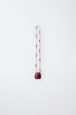 ZARA ОЖЕРЕЛЬЕ С БУСИНАМИ И СУМОЧКОЙ, ГРАНАТОВЫЙ