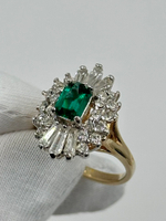 Кольцо с зелёным кристаллом