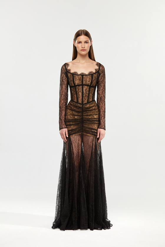 Платье макси корсетное из кружева с драпированной юбкой