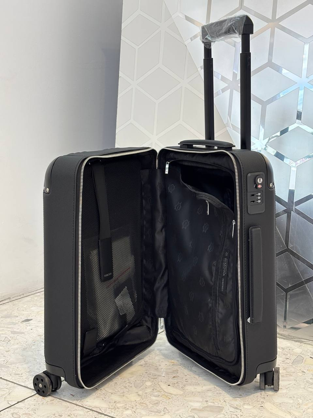 Чемодан Rimowa