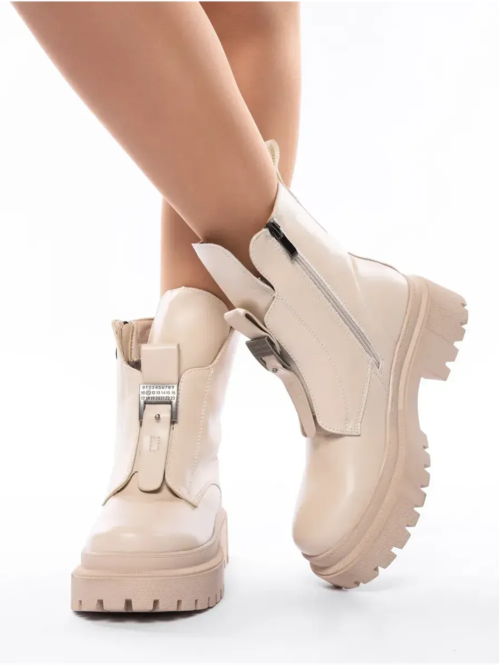 Зимние ботинки на высокой платформе