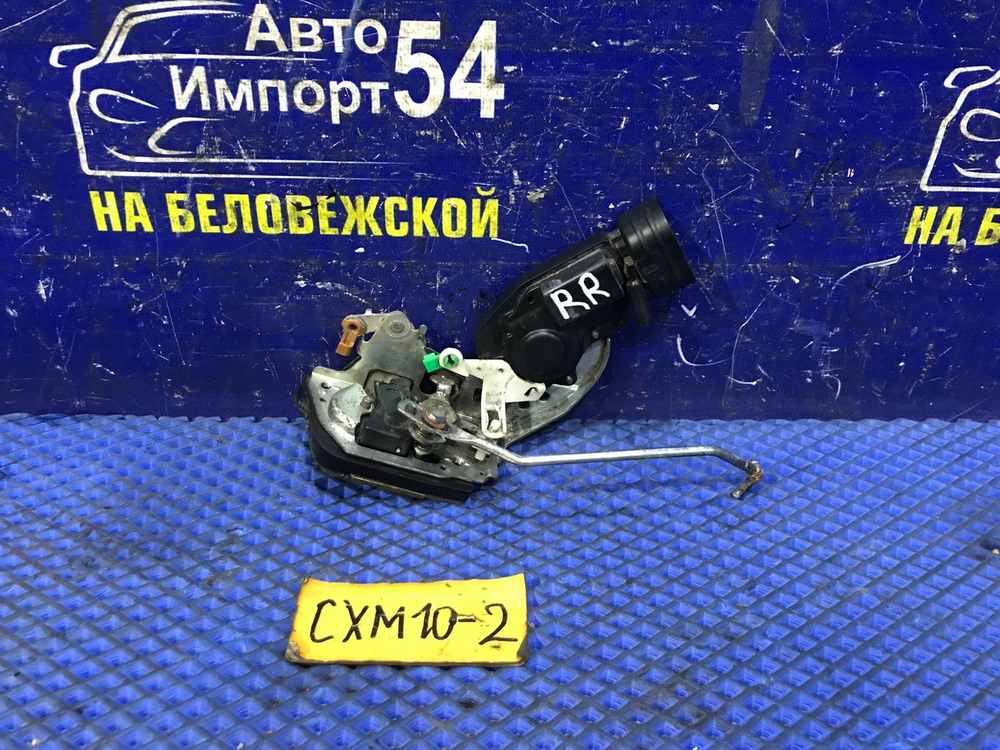 Замок двери задней правой TOYOTA IPSUM 1997