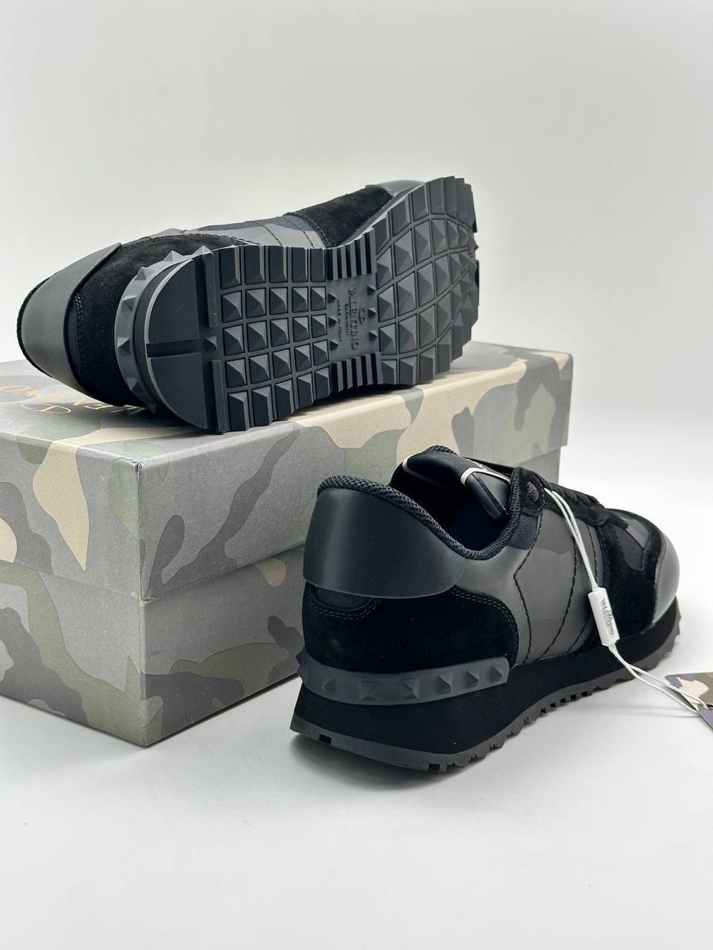 Кроссовки Valentino