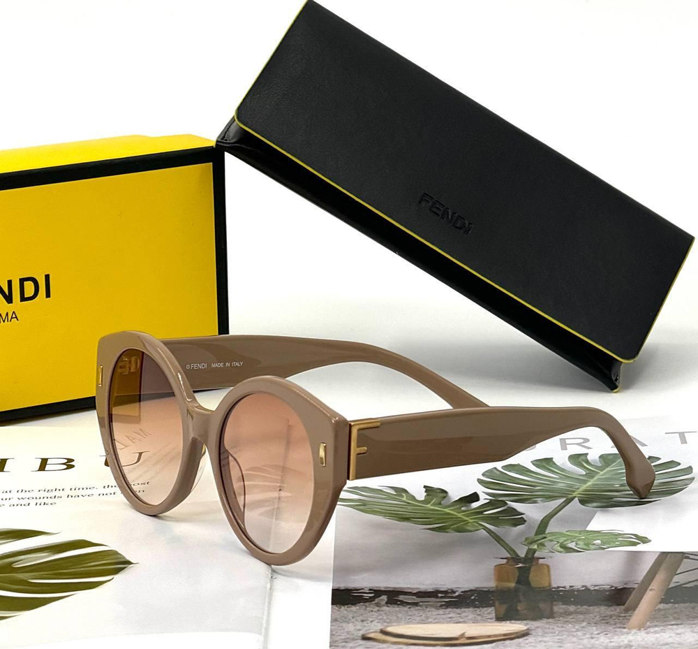 Солнцезащитные очки Fendi