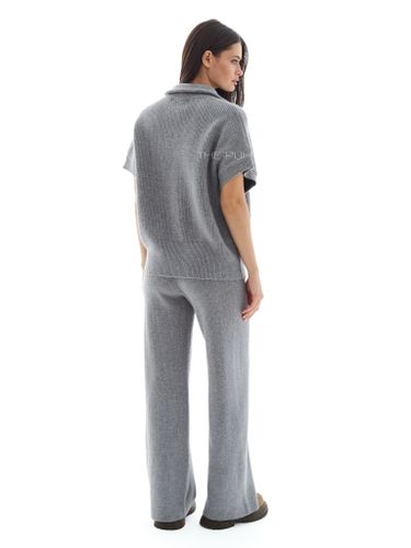 Серый трикотажный костюм с жилетом