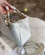 Белая сумка Dior Lady 95.22 с золотистой фурнитурой