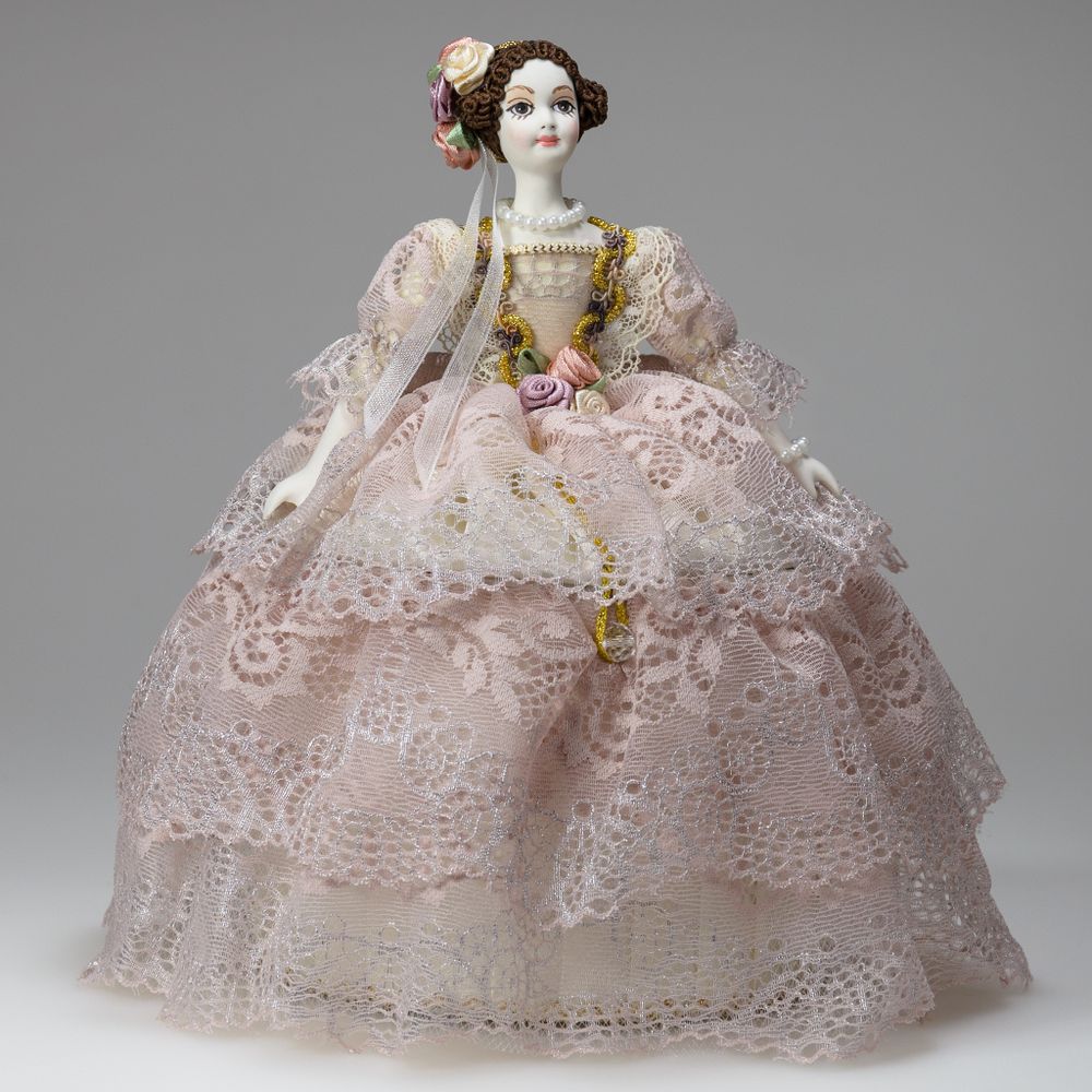 Кукла-шкатулка "Барышня на балу"