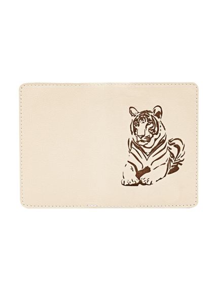 Изображение обложки для паспорта Тигр из кожи молочного цвета, в развернутом виде.