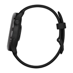 Фитнес-трекер Garmin vivoactive 6, чёрный силиконовый ремешок Безель сланцевого цвета, AMOLED-дисплей с Gorilla Glass 3. Ремешок с классической застёжкой — на запястье обхватом 125–190 мм