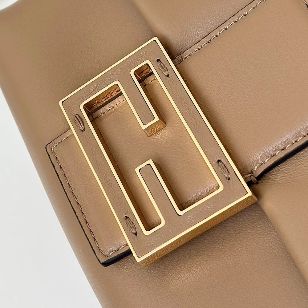 Fendi Small Mamma Baguette 16 cm
