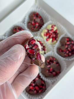 Гранат в шоколаде "Happy V"