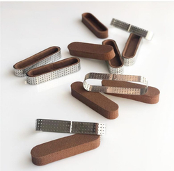 Овал для выпечки перфорированный 13x4 см, h=2 см