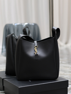 Saint Laurent Large Le 5 A 7 Supple 31 cm