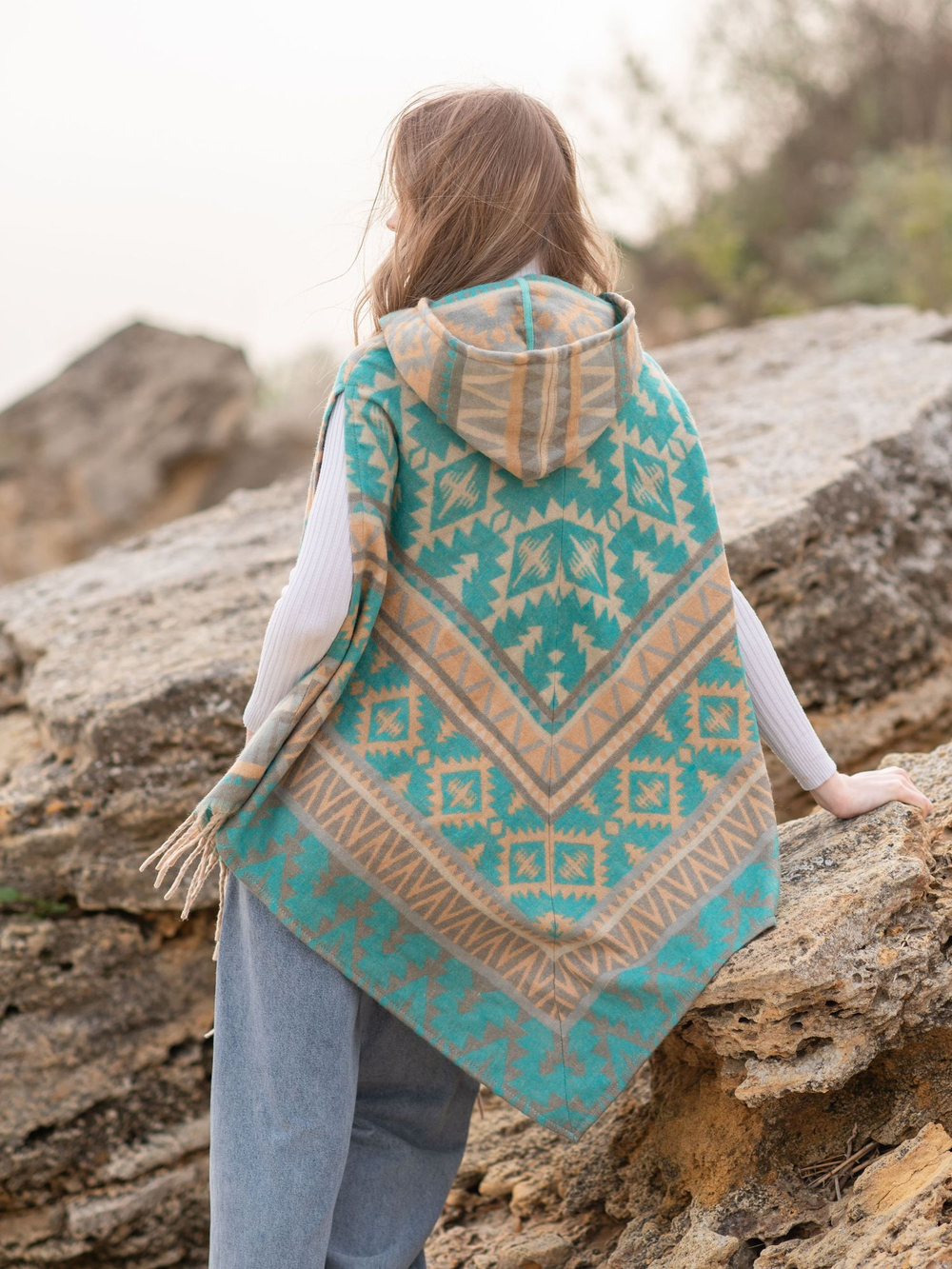 Пончо женское шерстяное с орнаментом