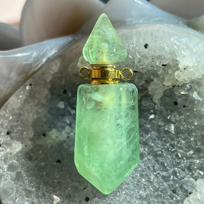 31888 Флюорит парфюмерный флакон Кулон 14*42мм (Заряжено на Удачу)