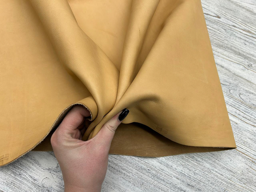 Лот Cusna Fuxia+Natura (1,3-1,5 мм), натуральная кожа