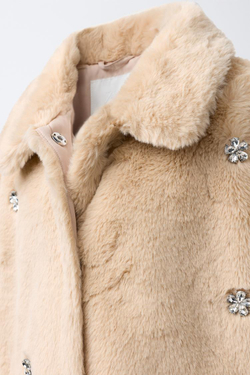 ZARA УКОРОЧЕННОЕ ПАЛЬТО ИЗ ИСКУССТВЕННОГО МЕХА СО СТРАЗАМИ, КАРАМЕЛЬНЫЙ