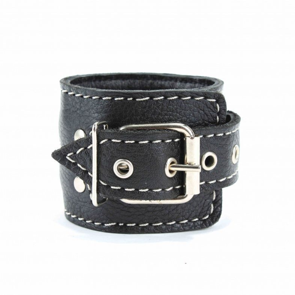 Чёрные кожаные наручники с крупной строчкой (Цвет: черный)