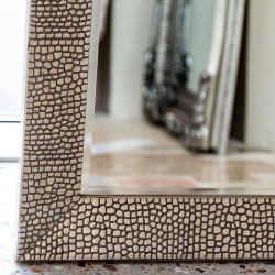 Настенное зеркало Смитт Объект мечты