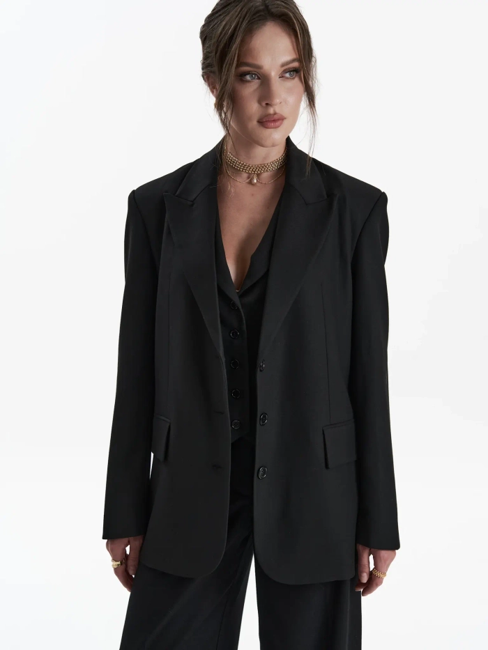 Жакет в черном цвете