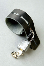 Сбруя на фаллос черная с замочком (Цвет: черный)