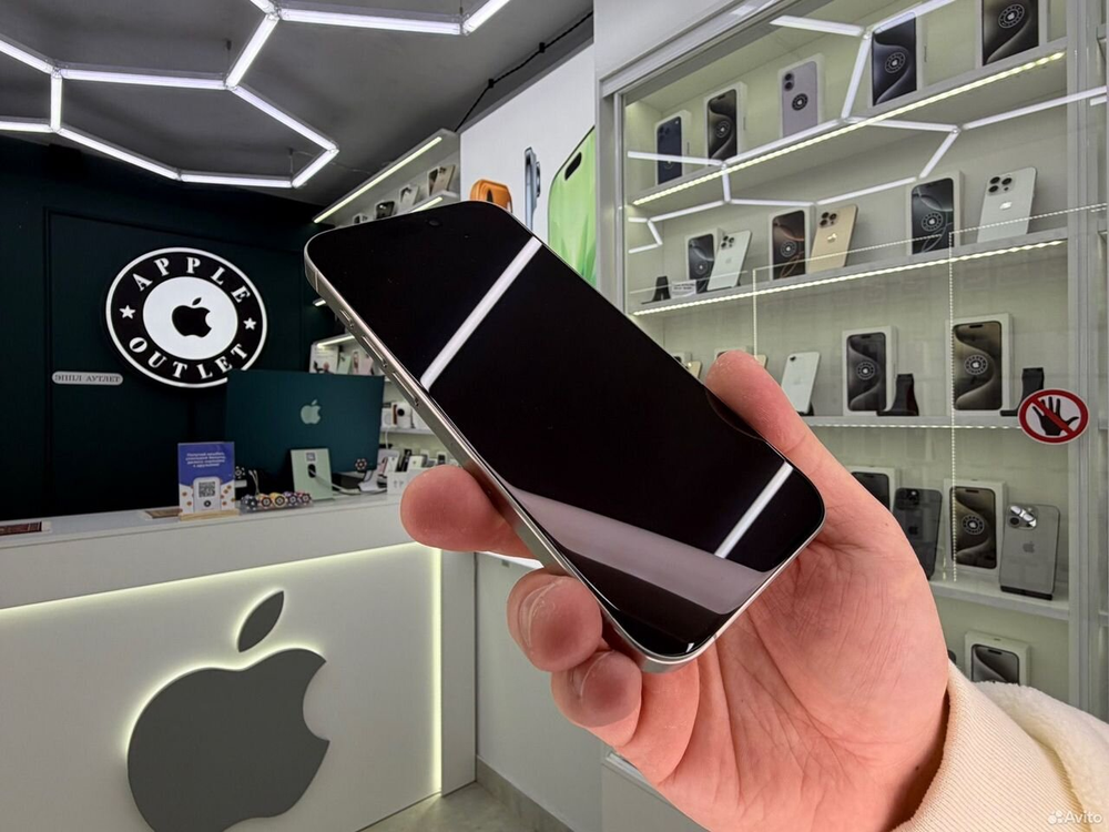 iPhone 15 Pro, 256 ГБ, SIM + eSIM б/у