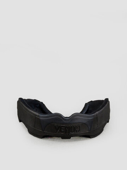 Капа боксерская Venum Predator Black/Black/Red