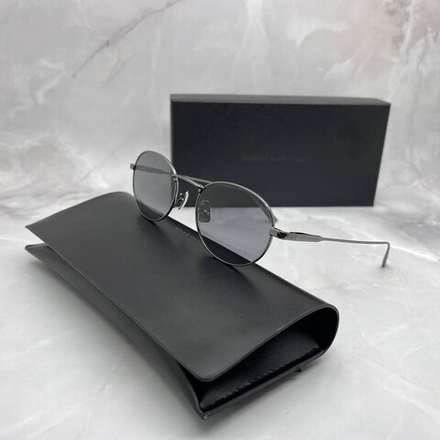 Солнцезащитные очки Yves Saint Laurent
