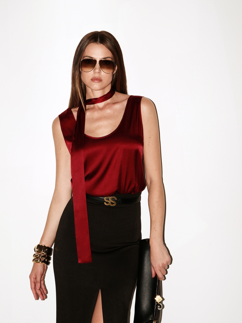 Топ с глубоким вырезом из натурального шелка с шарфиком