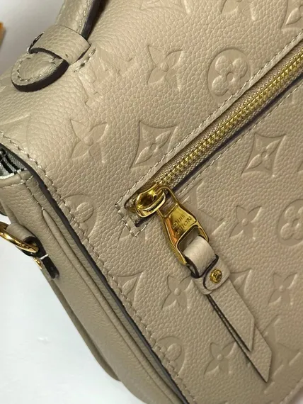 Сумка Louis Vuitton Pochette Metis бежевый